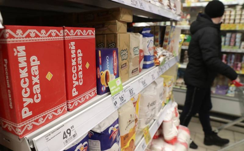 
Торговые сети пожаловались на проблемы с закупками сахара и масла после заморозки цен                