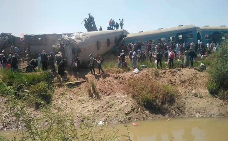
В Египте столкнулись пассажирские поезда — более 30 погибших: фото и видео                