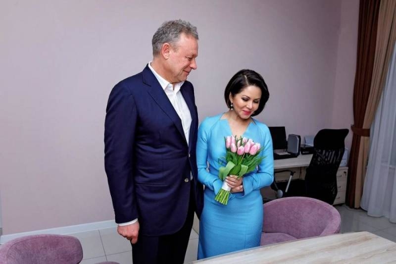 
Жигунов официально оформил отношения с Викторией Ворожбит                