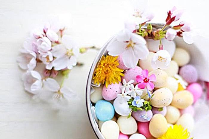 
Красим яйца правильно: как преобразить перепелиные яйца на Пасху натуральными красителями                