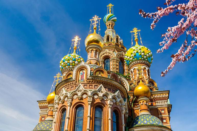 
«Купола в России кроют золотом, чтобы чаще Господь замечал». Символизм православных храмов.                