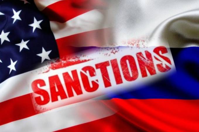 
Курс рубля упал 15 апреля 2021 года из-за новых санкций США против России                