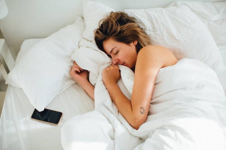 
Можно ли спать рядом с телефоном, опасно ли это для здоровья                