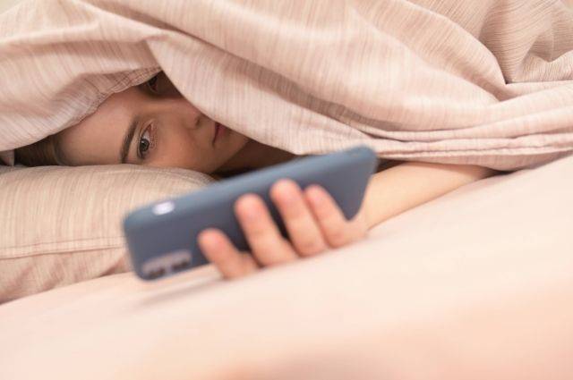 
Можно ли спать рядом с телефоном, опасно ли это для здоровья                