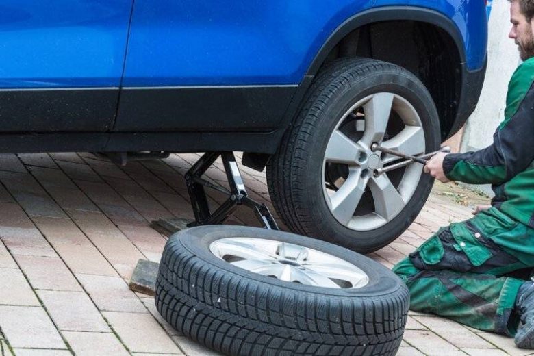 
Новые штрафы за использование зимних шин летом вступят в силу 1 июня 2021 года                