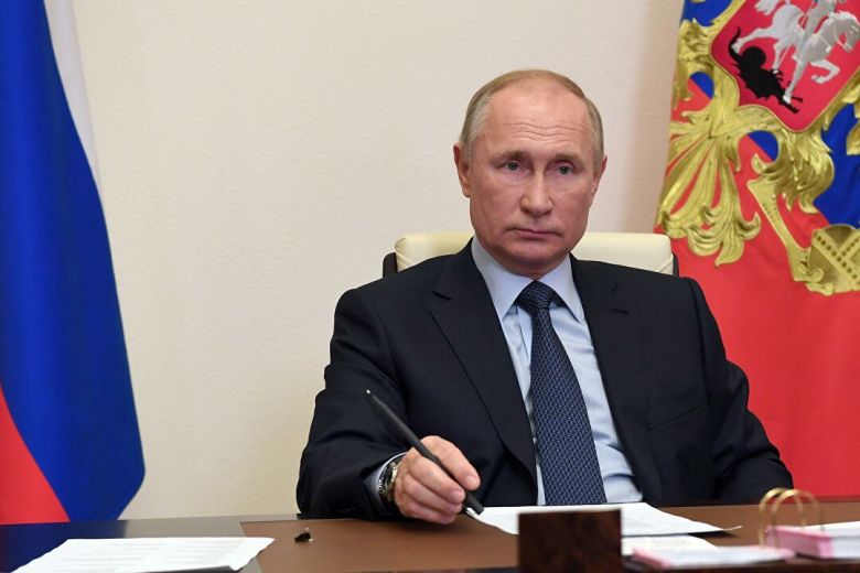 
Владимир Путин анонсировал новую систему выплат неполным семьям в 2021 году                