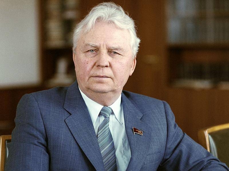 
Бывший секретарь ЦК КПСС Егор Лигачёв скончался в Москве на 101-м году жизни                