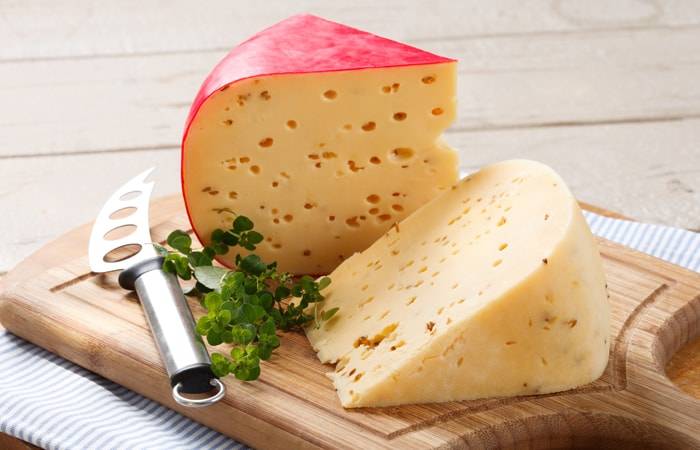 
Как нарезать разные виды сыров: оформляем сырную тарелку правильно                