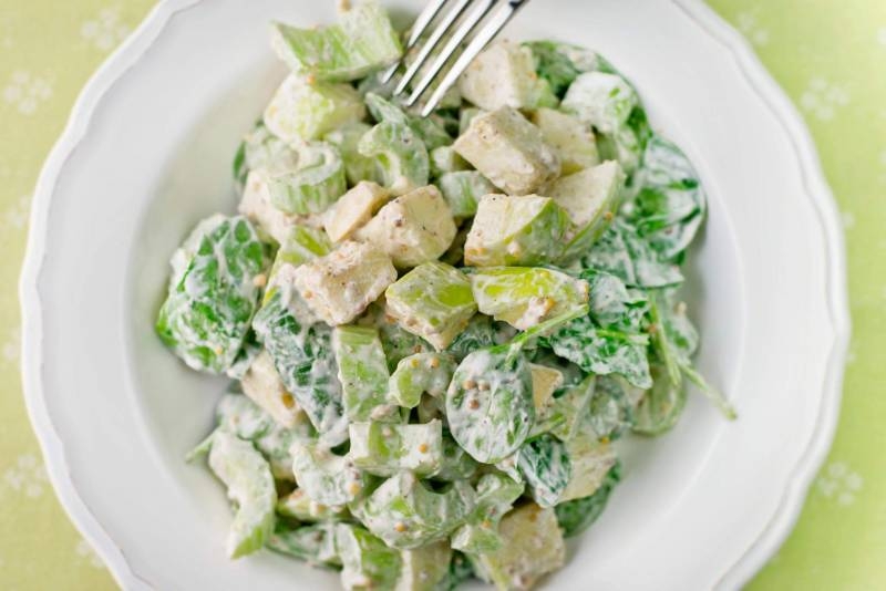 
«Море» зелени и пользы: рецепты лёгких салатов                