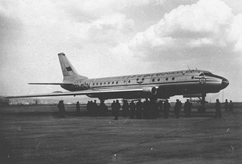 
Почему советские летчики называли Ту-104 “бешеной птицей” и боялись летать на таких машинах                
