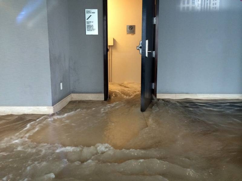 
Затопили соседей этажом ниже: что нужно делать в первую очередь, к кому обращаться за помощью                