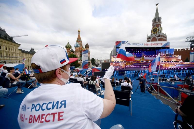 
День России в Москве, 12 июня 2021 год: будет или нет концерт на Красной площади и салют, во сколько                