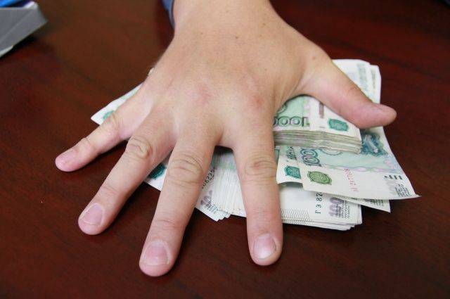 
Как получить августовскую выплату на школьника в размере 10 тысяч рублей                