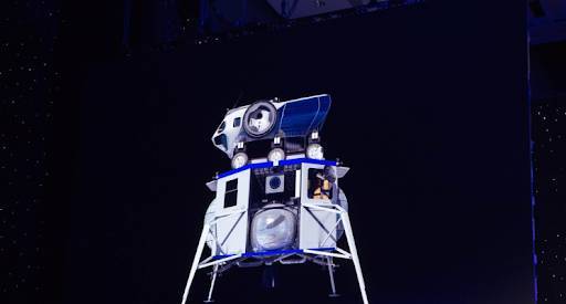 
«Космический миллиардер»: Джефф Безос отправится в космос уже этим летом                