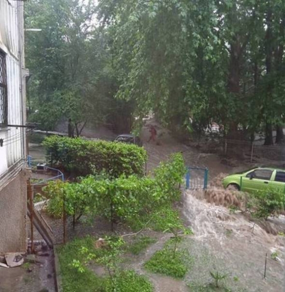 
Наводнения в Ялте привели к решению ввести режим ЧС в июне 2021 года                