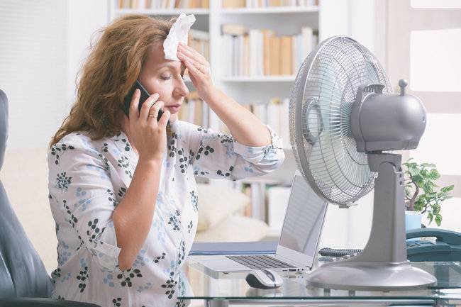 
Россиянам рекомендуют сократить рабочий день из-за жары                