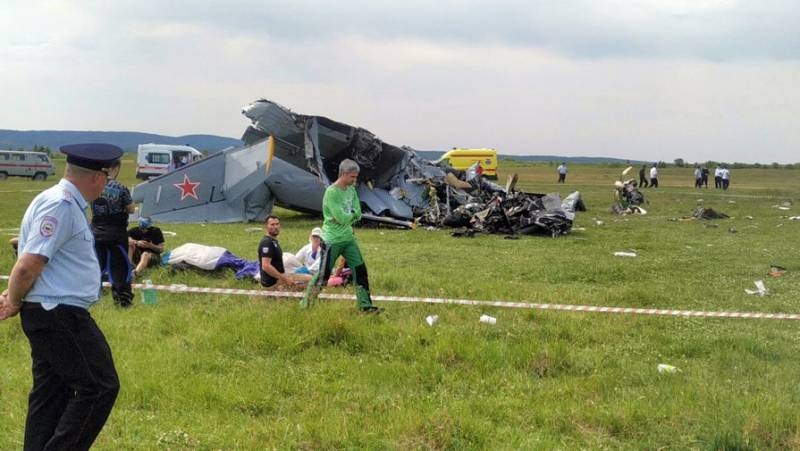 
Самолет с парашютистами на борту рухнул после взлета в Кемеровской области                