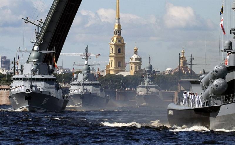 
Ко дню ВМФ в России в 2021 году изменят флаги кораблей                