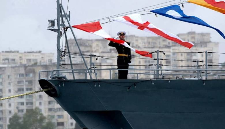
Ко дню ВМФ в России в 2021 году изменят флаги кораблей                