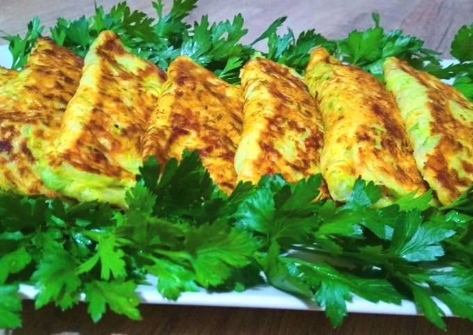 
Нежные оладьи из кабачков с мясом и сыром на сковороде, самый вкусный рецепт                