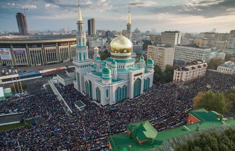 
Праздник Курбан-Байрам в июле 2021 года стал официальным выходным в российских регионах                