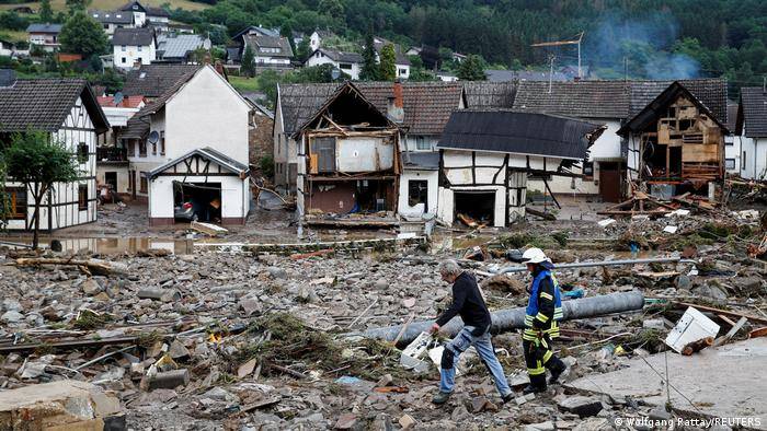 
В Германии продолжает расти число погибших и пропавших без вести из-за потопа                