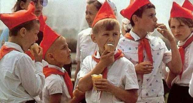 
Ностальгия за детством: секреты советского молочного коктейля по ГОСТу за 10 копеек                