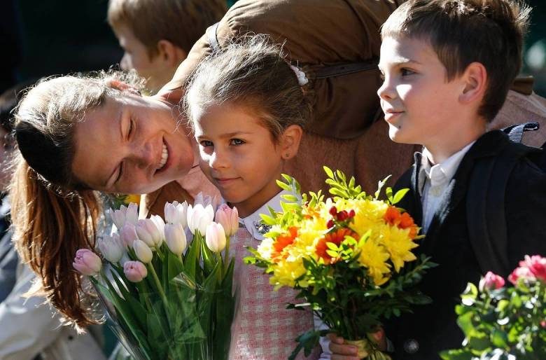 
Школьники России могут выйти на учебу с 1 октября 2021 года                