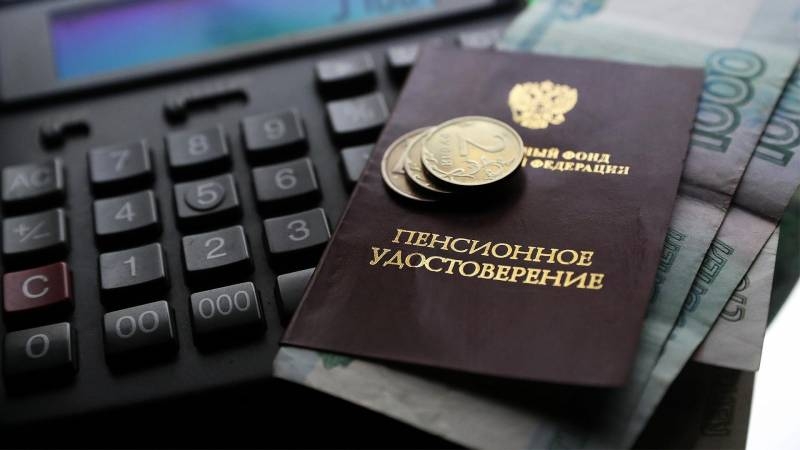 
Пенсионную реформу предложили изменить и индексировать выплаты работающим пенсионерам                