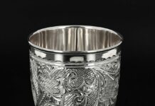 Серебряный стакан: практичный сувенир